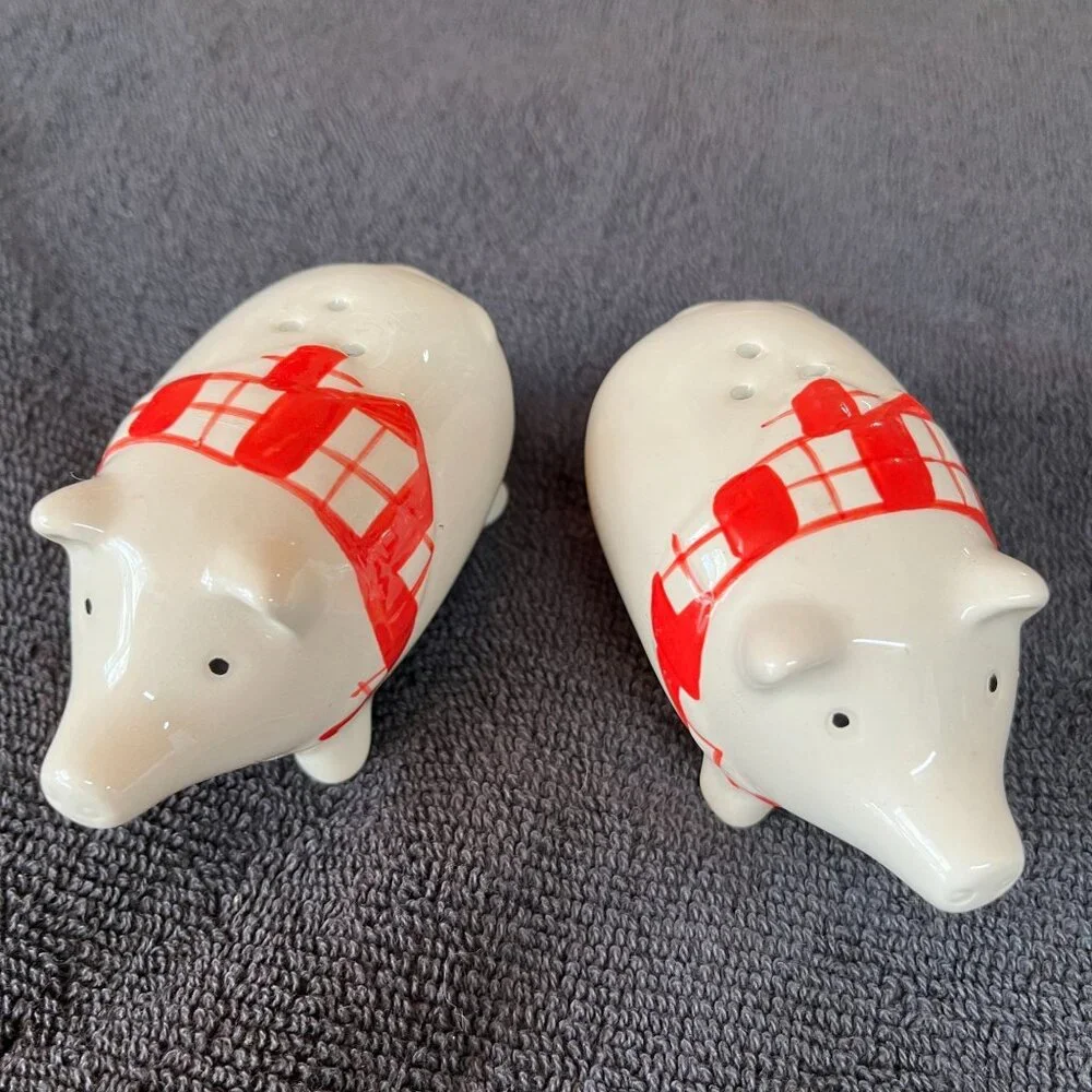 Vintage Pier 1 Pig Salt &‎ Pepper Shakers Wearing Red Checkered Scarves